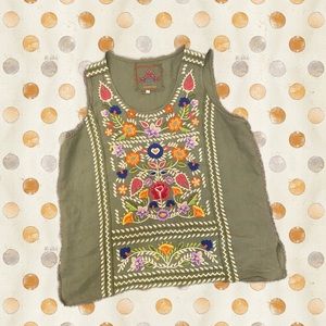 Johnny Was 💯 Linen sleeveless top with embroidery